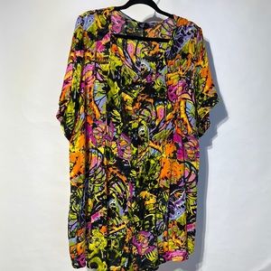 Women’s Roamans crewneck button-down short sleeve rayon blouse. Size 24WEUC.